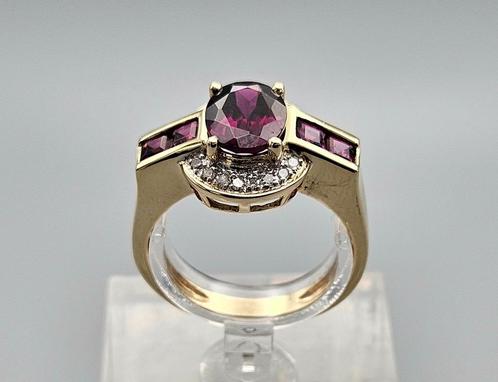 Gouden Vintage ring  edelsteen granaat en diamant. 2025/381., Sieraden, Tassen en Uiterlijk, Ringen, Zo goed als nieuw, Dame, 18 tot 19