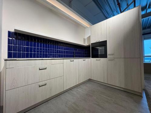 NIEUW Showroom Hoekkeuken + Apparaten + GEDEMONTEERD, Huis en Inrichting, Keuken | Complete keukens, Nieuw, Hoekkeuken, Hout, Ophalen of Verzenden