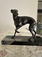 statig whippet italiaans windhondje op marmer, Antiek en Kunst, Kunst | Beelden en Houtsnijwerken, Ophalen of Verzenden