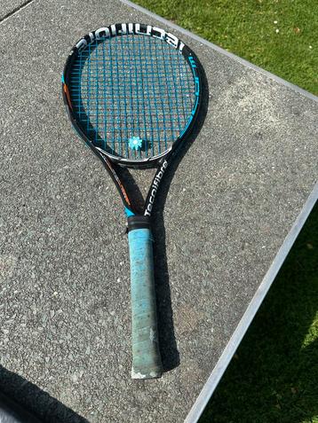 2 tennis racket te koop beschikbaar voor biedingen