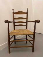 Vintage houten armstoel met rieten zitting, landelijke stijl, Ophalen, Riet of Rotan, Bruin, Eén