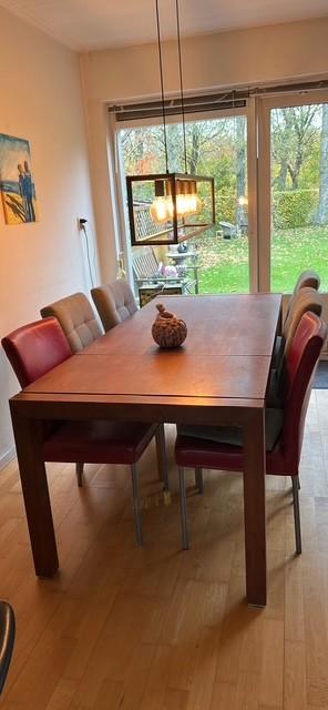 Houten Eettafel voor 6 personen beschikbaar voor biedingen