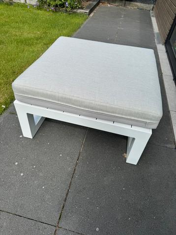 Hocker loungeset Forza met kussen beschikbaar voor biedingen