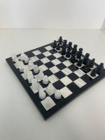 Luxe onyx & marmeren schaakspel – handgemaakt, compleet beschikbaar voor biedingen