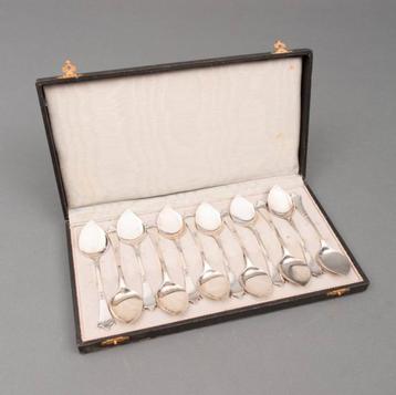 12 gehamerde zilveren ijslepels in cassette Schoonhoven 1930 beschikbaar voor biedingen