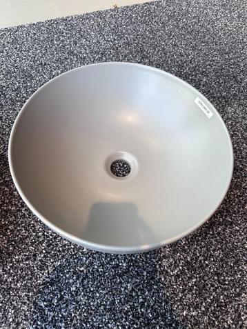 Grijze opzetkom NIEUW beschikbaar voor biedingen