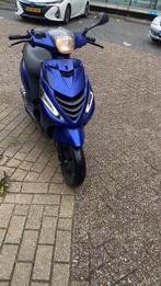 Zip 80cc met gebruikerssporen, Fietsen en Brommers, Scooters | Piaggio, Ophalen, Zo goed als nieuw, Benzine, Zip