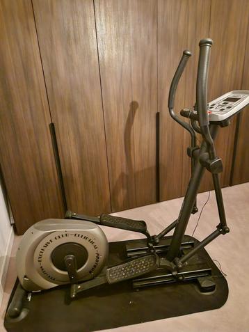 Professionele crosstrainer beschikbaar voor biedingen