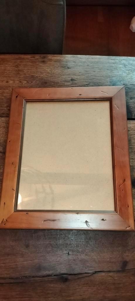 Fotolijst lichtbruin kleurig !!! MOET WEG !!!!, Huis en Inrichting, Woonaccessoires | Lijsten, Zo goed als nieuw, Minder dan 50 cm
