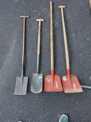 Spades scheppen trekkers en schrapper zie foto's  beschikbaar voor biedingen