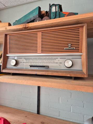 Vintage Grundig Radio beschikbaar voor biedingen