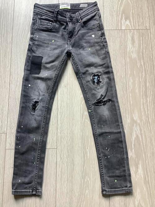 134 9 Vingino jeans broek ripped, Kinderen en Baby's, Kinderkleding | Maat 134, Zo goed als nieuw, Jongen, Broek, Ophalen of Verzenden