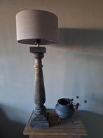 Hoge houten lampenpoot met lampenkap,sober,landelijk, Huis en Inrichting, Lampen | Tafellampen, Nieuw, Ophalen of Verzenden, X