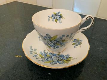 Vintage Regency English, Kop en Schotel met Blauwe Bloemen beschikbaar voor biedingen