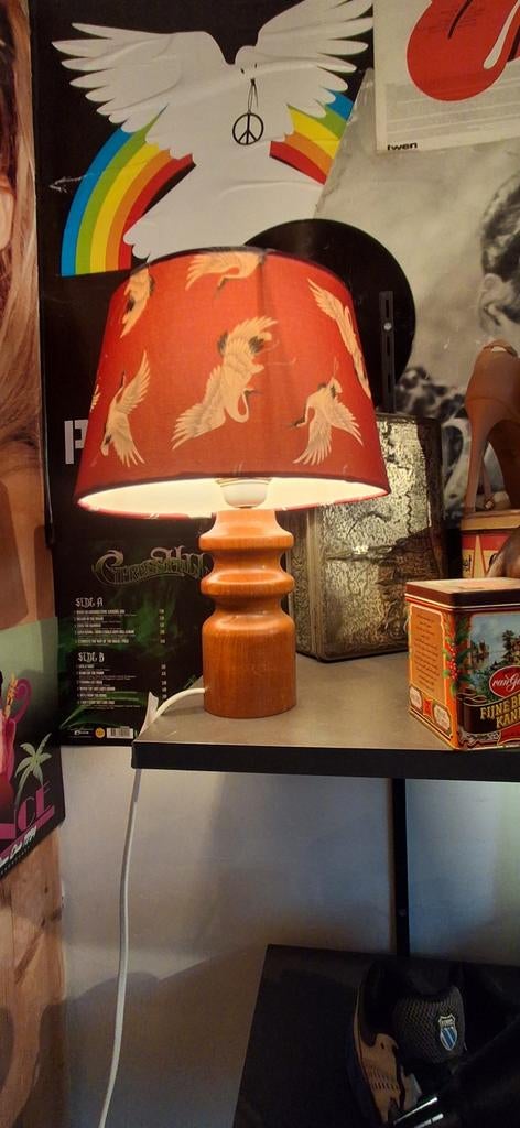 Vintage Tafellamp met Houten Voet, Gebruikt, Unknown, Ophalen of Verzenden, Stof