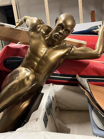 Gouden Mannequin Pop beschikbaar voor biedingen