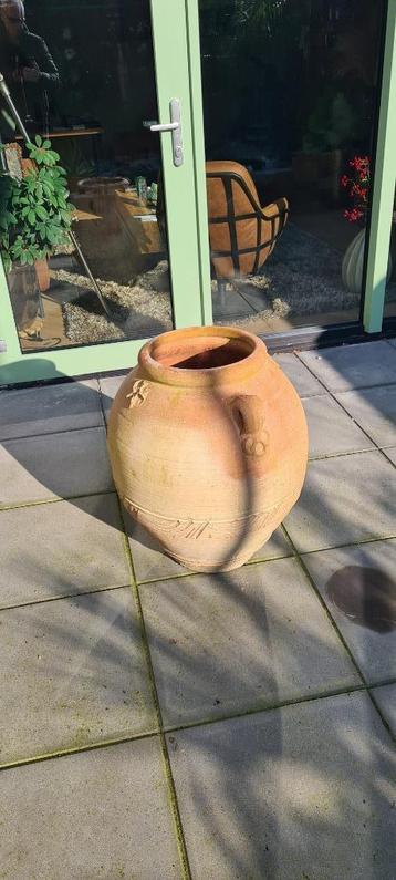 Zeer mooie pot terracotta uit Italië zelf gekocht daar beschikbaar voor biedingen