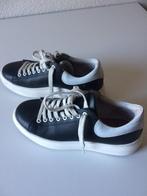 Te koop degelijke sneakers van mcc., Blauw, Ophalen of Verzenden, Sneakers of Gympen, Zo goed als nieuw