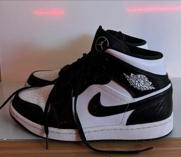Air Jordan 1 Mid Carbon Fiber Maat 44 beschikbaar voor biedingen