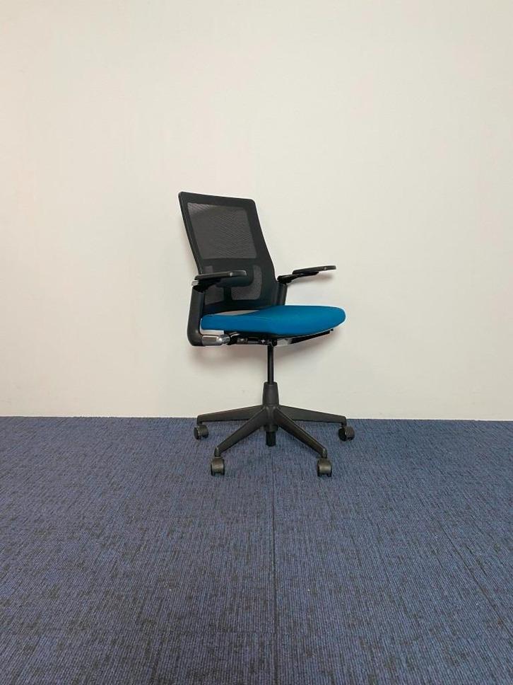 81 x Bureaustoel Ahrend 2020 Verta - blauw / zwart, Huis en Inrichting, Bureaustoelen, Gebruikt, Bureaustoel, Zwart, Ergonomisch