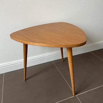 Midcentury bijzettafeltje beschikbaar voor biedingen