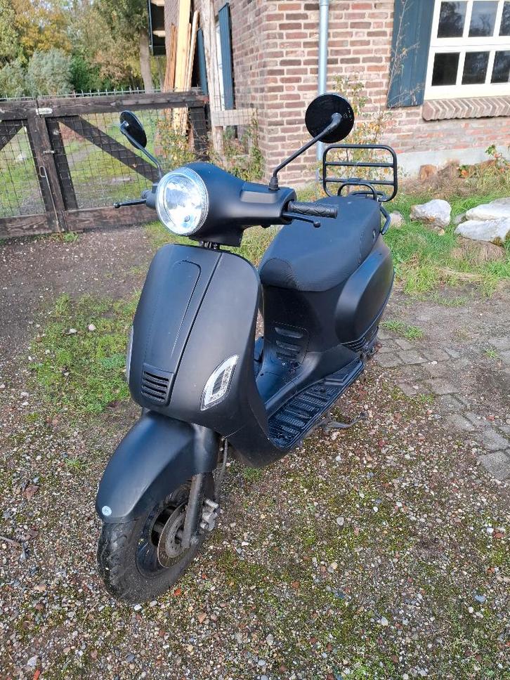 Scooter AGM (geel kenteken), Fietsen en Brommers, Brommeronderdelen | Scooters, Gebruikt, Overige merken, Overige typen, Ophalen
