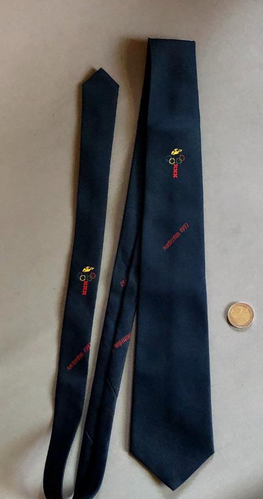 Stropdas Olympische Spelen Amsterdam 1992, design Fong Leng, Kleding | Heren, Stropdassen, Zo goed als nieuw, Effen, Blauw, Ophalen of Verzenden
