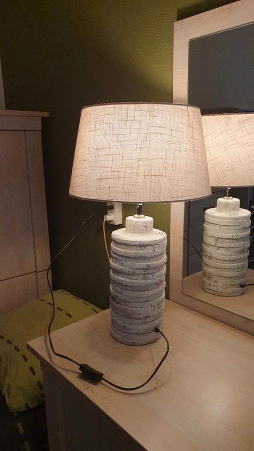 Mooie tafellamp met zware voet., Huis en Inrichting, Lampen | Tafellampen, Zo goed als nieuw, Ophalen