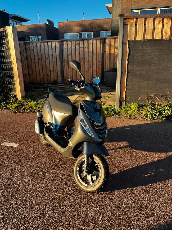 Piaggio zip 2t, Fietsen en Brommers, Scooters | Piaggio, Zo goed als nieuw, Zip, Tweetakt, Ophalen of Verzenden