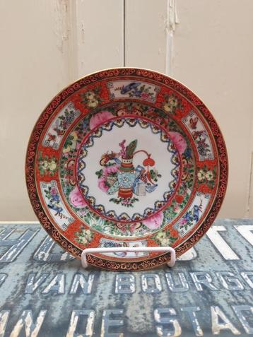 Chinees porseleinen bordje beschikbaar voor biedingen