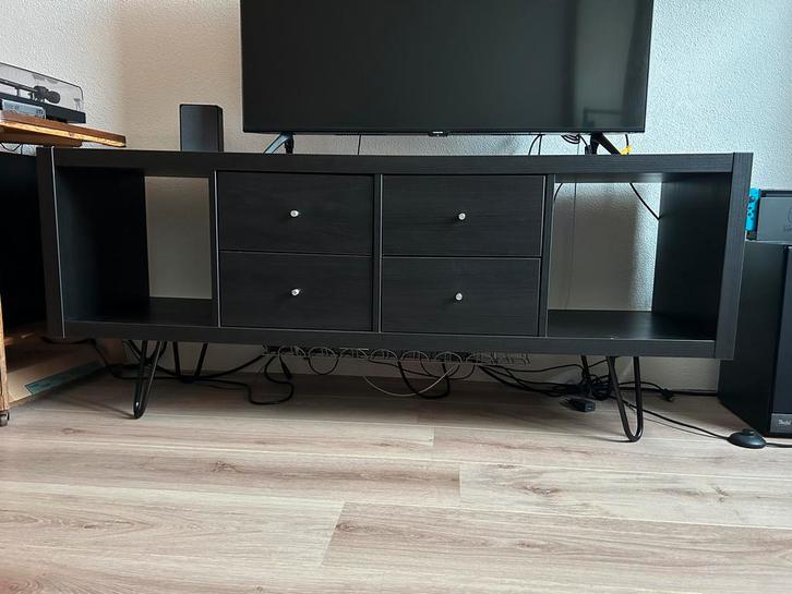 Tv-meubel of dressoir zwart bruin | 147cm lang, Huis en Inrichting, Kasten | Dressoirs, Zo goed als nieuw, 100 tot 150 cm, 25 tot 50 cm