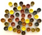 44 kleine gekleurde stenen keramiek tapas potjes decoratief, Ophalen of Verzenden