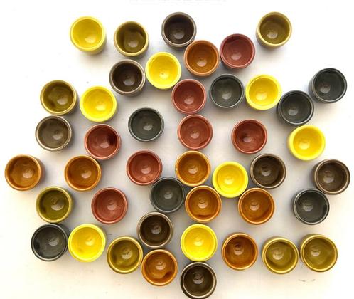 44 kleine gekleurde stenen keramiek tapas potjes decoratief, Antiek en Kunst, Antiek | Keramiek en Aardewerk, Ophalen of Verzenden