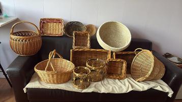 Mooie collectie rieten manden beschikbaar voor biedingen