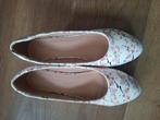 BPC Selection Pumps - Bloemenprint - Maat 41, BPC Selection, Ophalen of Verzenden, Zo goed als nieuw, Wit