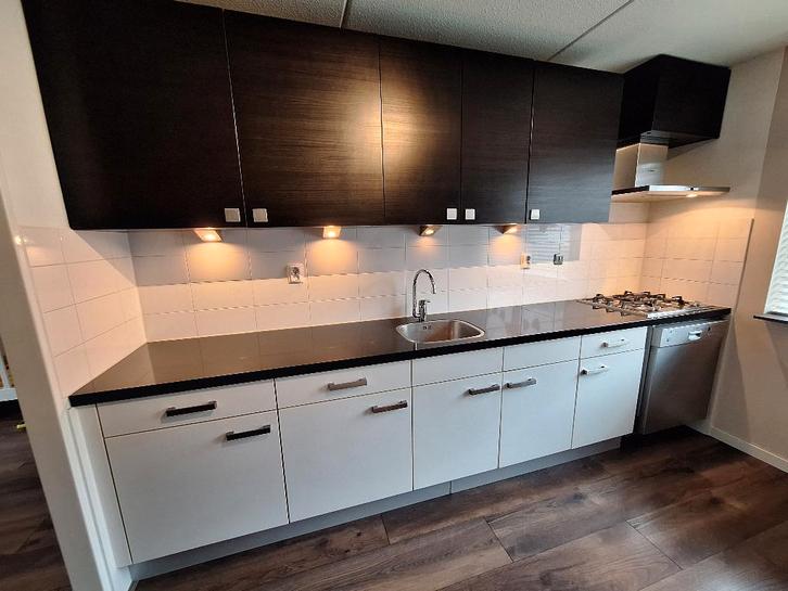 Bruin/zwart/witte keuken (Bruynzeel / Bribus), incl. fornuis, Huis en Inrichting, Keuken | Complete keukens, Gebruikt, Enkelwandige keuken