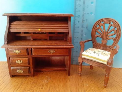 poppenh,CONCORD rolluik bureau+bij passende stoel**NU 13,-**, Verzamelen, Poppenhuizen en Toebehoren, Zo goed als nieuw, Poppenhuis
