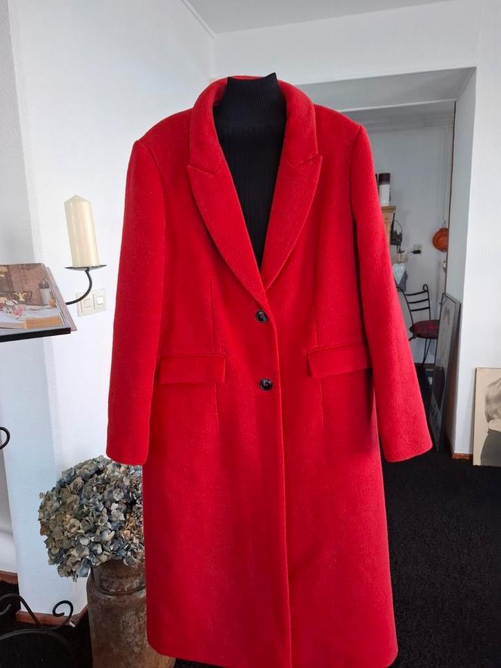 Als nieuw is deze lange rode jas, blazermodel. Wolmix. 36/38, Kleding | Dames, Jassen | Winter, Zo goed als nieuw, Maat 36 (S)