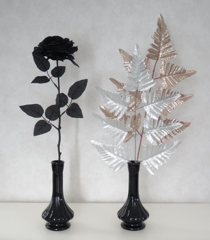 Set van 3 zwarte vaasjes incl kunstroos/-takken/-siererwtjes, Huis en Inrichting, Woonaccessoires | Kunstplanten en Kunstbloemen