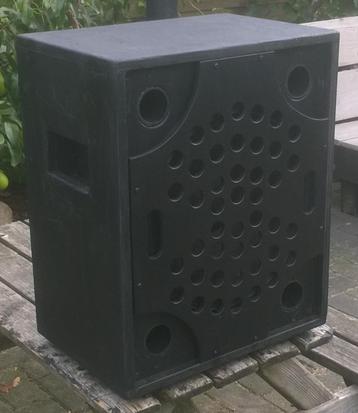 Baskasten 15 inch met nieuwe woofers 250 Watt beschikbaar voor biedingen