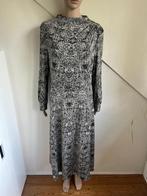 K-Design lange jurk maat 42 zwart beige print, K-design, Zwart, Maat 42/44 (L), Ophalen of Verzenden