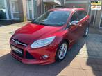 Ford Focus Wagon 1.0 EcoBoost ST-LINE 125 PK CLIMATECONTR PA, Gebruikt, Zwart, Origineel Nederlands, Handgeschakeld