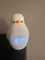 Luvion Pinguïn Slaaptrainer - Zo Goed Als Nieuw, Ophalen of Verzenden, Zo goed als nieuw, Digitaal, Wekker of Tafelklok