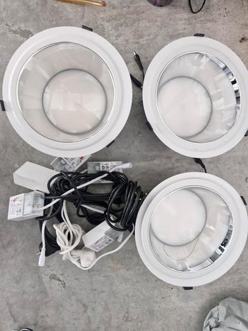 Interlight Creator pro x spotled 4000LM 3000-5700K

 beschikbaar voor biedingen