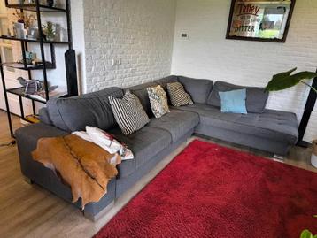 Hoekbank 300x225 beschikbaar voor biedingen