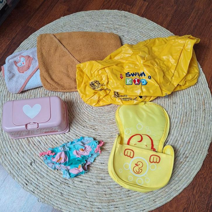 Baby badspullen set: badcapes, billendoekjes box, zwemband, Kinderen en Baby's, Badjes en Verzorging, Gebruikt, Overige typen