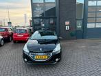 Peugeot 208 1.4 E-hdi 50KW/68PK 2-TR 5-D 2013 Zwart, Auto's, Stof, 725 kg, 4 cilinders, 96 €/maand