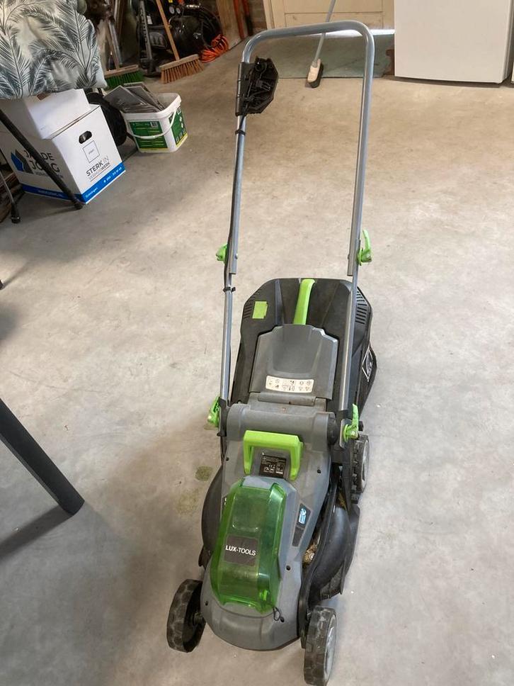 Grasmaaier, Tuin en Terras, Grasmaaiers, Gebruikt, Accu-grasmaaier, 30 t/m 39 cm, Cirkelmaaier, Opvangbak, Ophalen