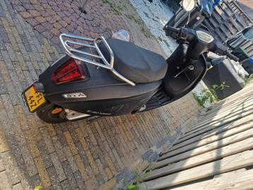 Elektrische Scooter - Defecte Lader beschikbaar voor biedingen