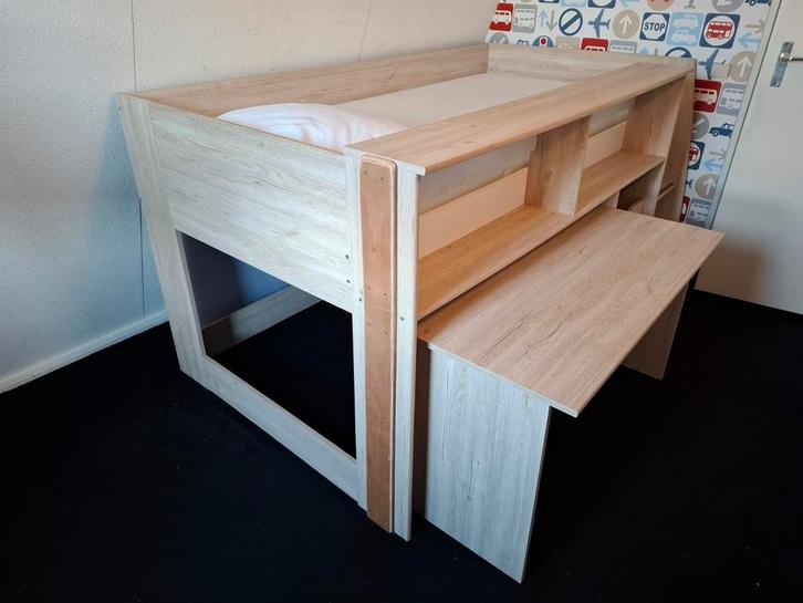 Hoogslaper met bureau Leen Bakker, Nu of nooit!, Kinderen en Baby's, Kinderkamer | Stapelbedden en Hoogslapers, Gebruikt, Hoogslaper